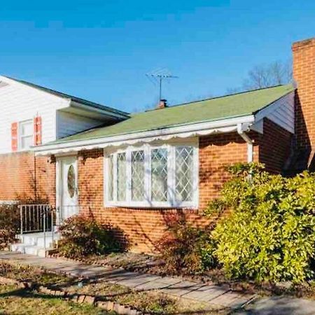 Newly Renovated Charming Home With Parking Fort Washington Exterior photo