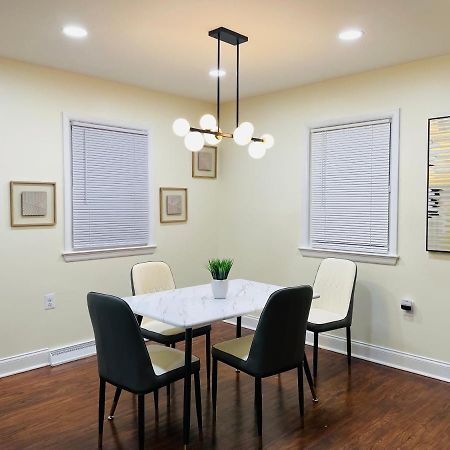 Newly Renovated Charming Home With Parking Fort Washington Exterior photo