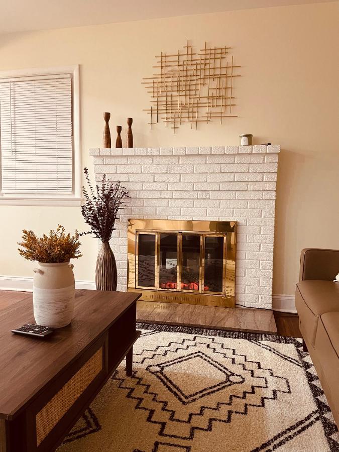 Newly Renovated Charming Home With Parking Fort Washington Exterior photo