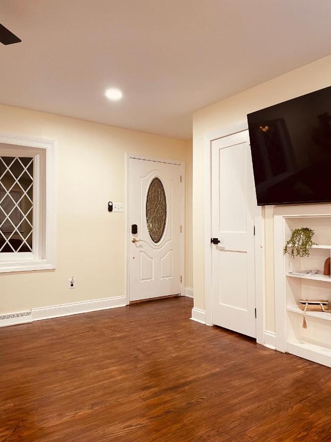 Newly Renovated Charming Home With Parking Fort Washington Exterior photo