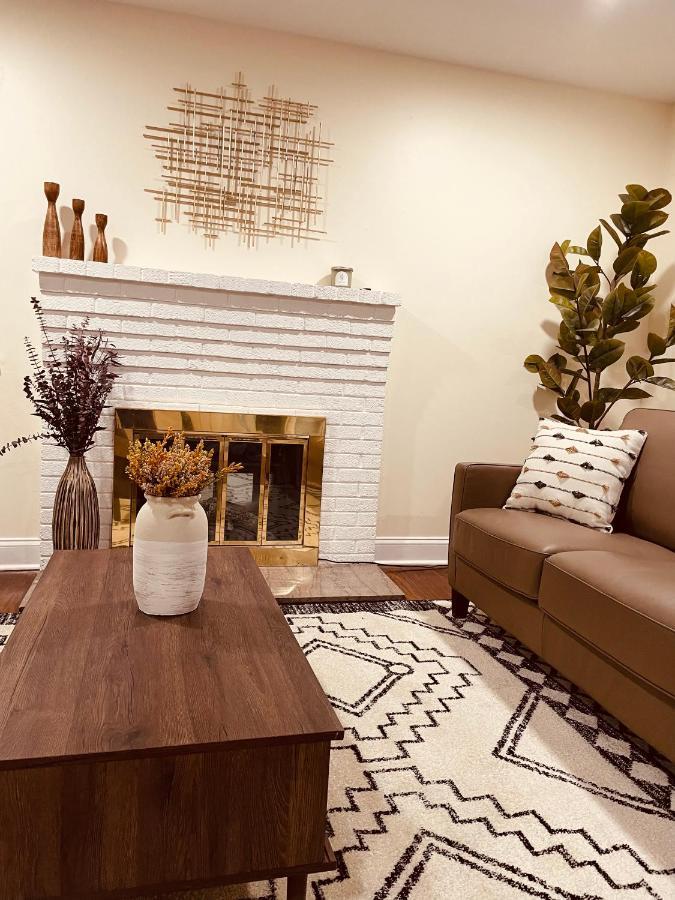 Newly Renovated Charming Home With Parking Fort Washington Exterior photo