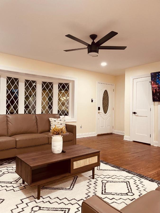 Newly Renovated Charming Home With Parking Fort Washington Exterior photo
